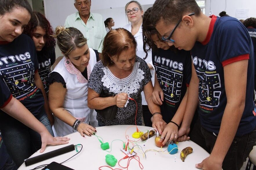 Jogos desenvolvidos por estudantes estimulam memória de pessoas com Parkinson