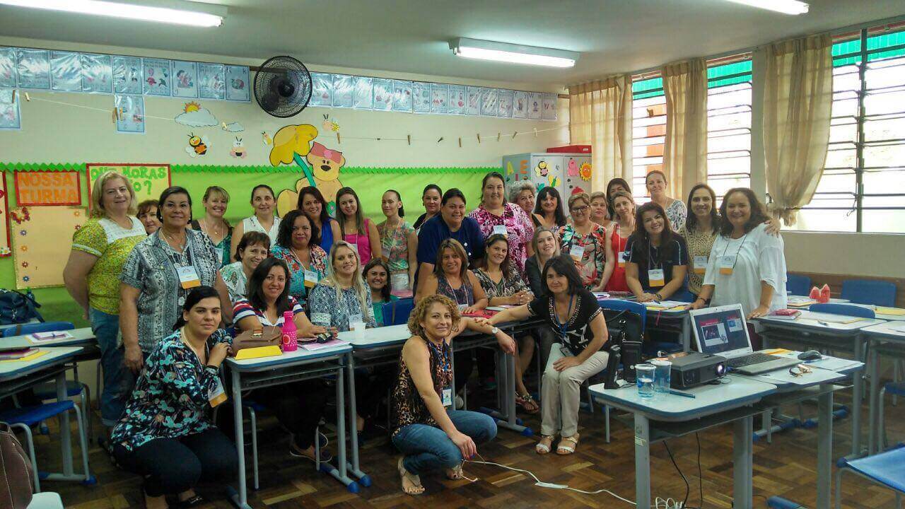 Gestores escolares em curso da Elos Educacional